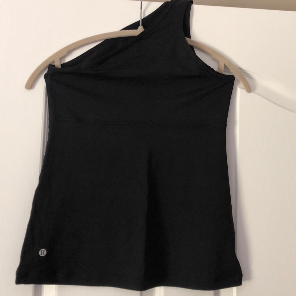 Lululemon single arm tank
